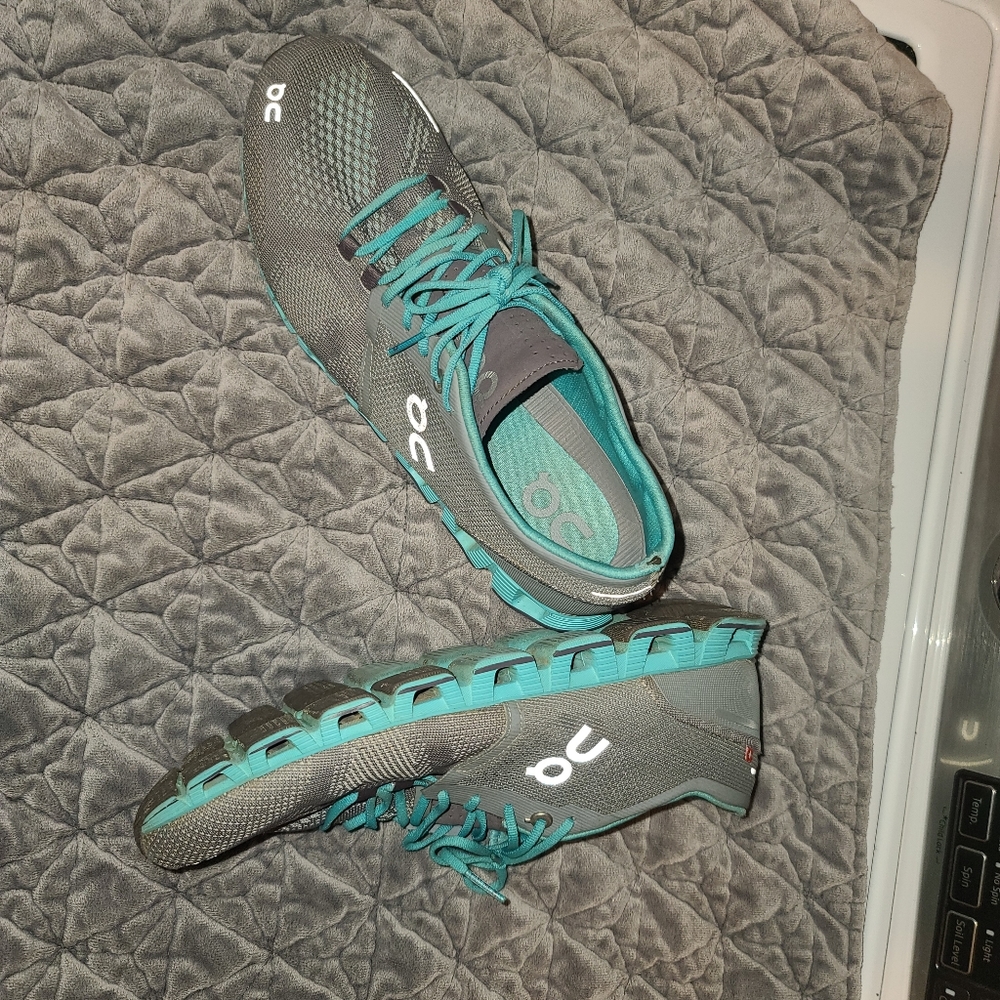 On Cloud Women Sneakers